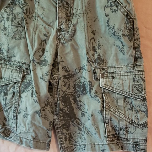 WRG Jean Co. Shorts, Olive-green with designs in black, Size 8R - Picture 12 of 14